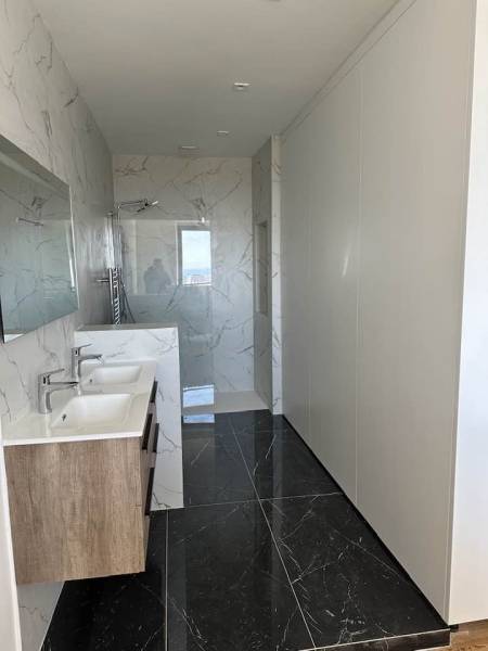Réalisation d'une salle de bain contemporaine dans un appartement à Cannes