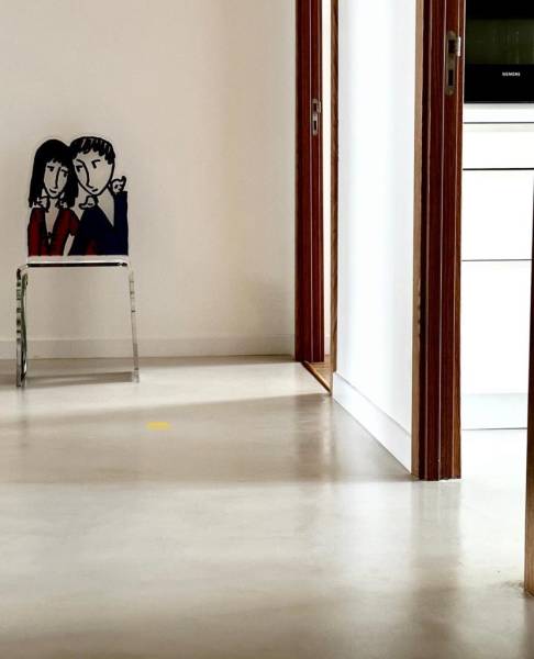 Rénovation d'intérieur avec sol en béton ciré et menuiseries bois à Nice, projet de surélévation RW PROJETS