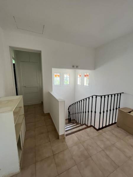 Rénovation d’une cage d’escalier dans une ancienne maison à Cagnes-sur-mer dans les Alpes Maritimes 