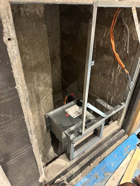 Installation encastrée d’un système de ventilation et préparation technique d'un mur à Cannes