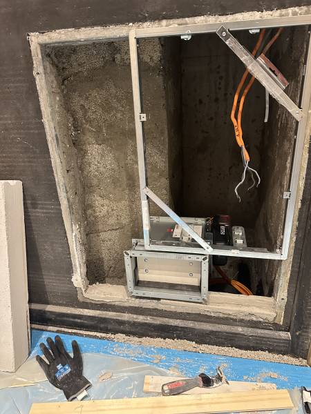 Installation encastrée d’un système de ventilation et préparation technique d'un mur à Cannes