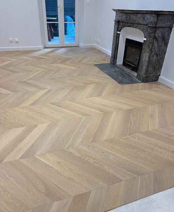 pose d’un parquet coller bois massif pose en pointe de hongris à Monaco