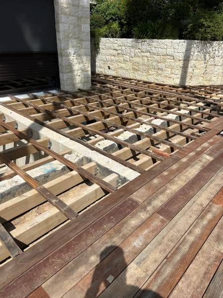 Création d'une terrasse en bois exotique